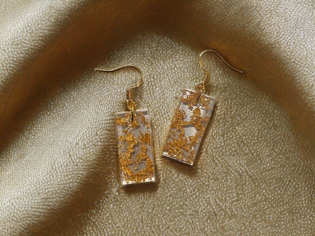 Gold glitter resin earrings