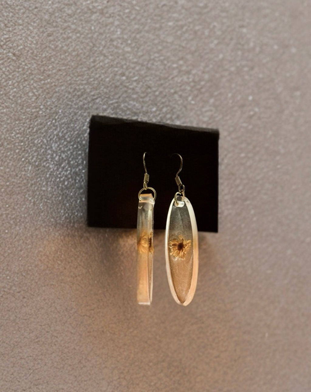 Oval flower earrings